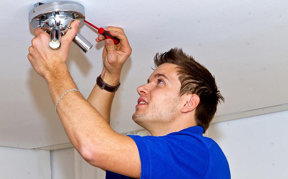 électricien de maintenance Garches